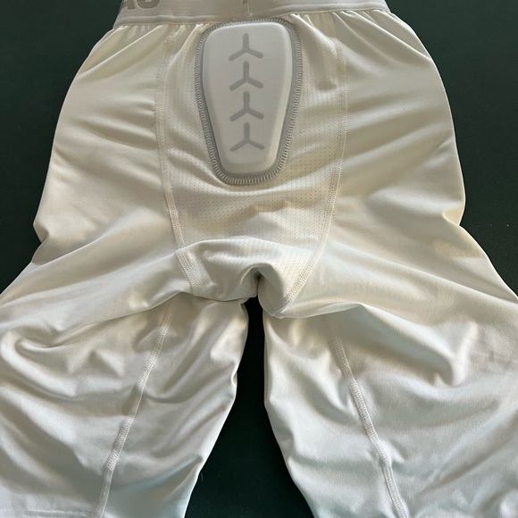 ADIDAS FOOTBALL Girdle size medium only worn once - Picture 2 of 3